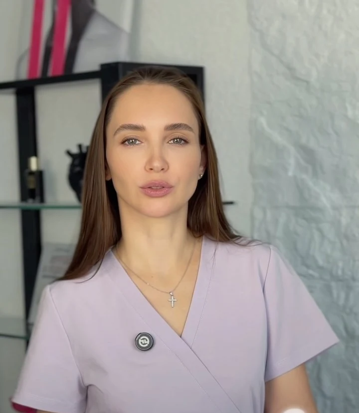 Екатерина Алексеевна, врач дерматолог-косметолог, в кабинете